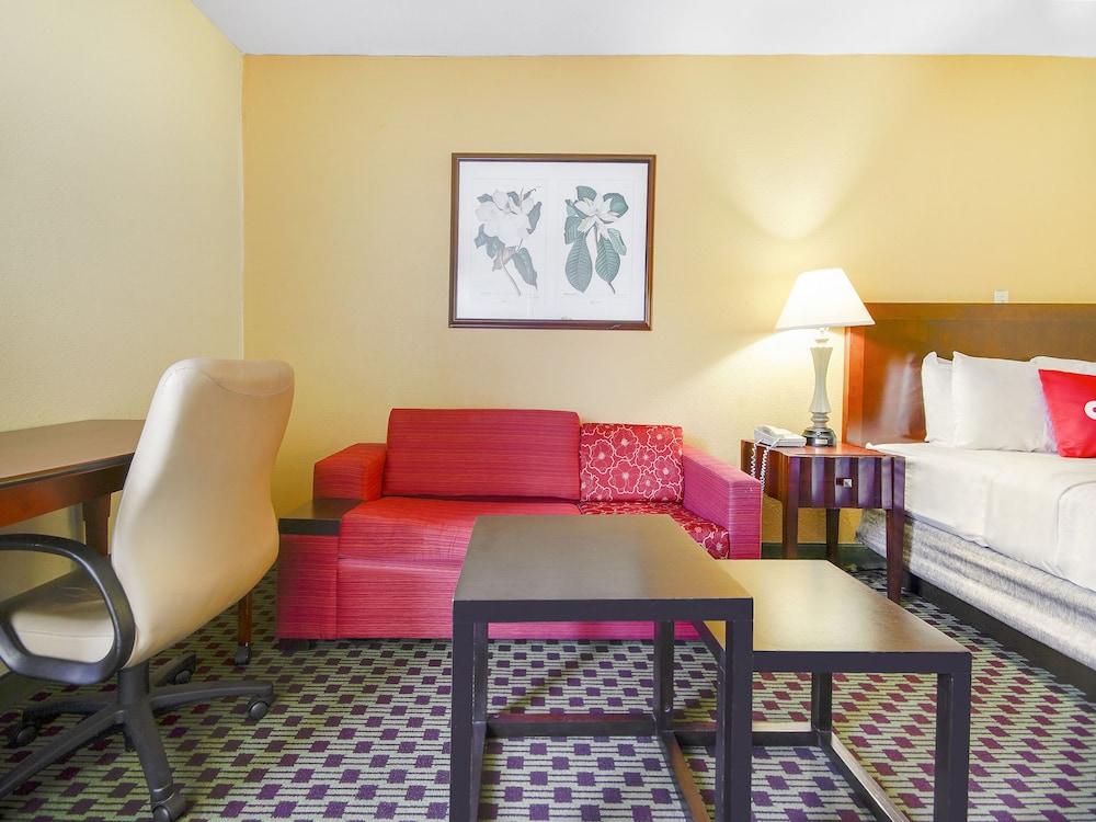 Baymont By Wyndham Williamsburg Hotel Exterior photo
