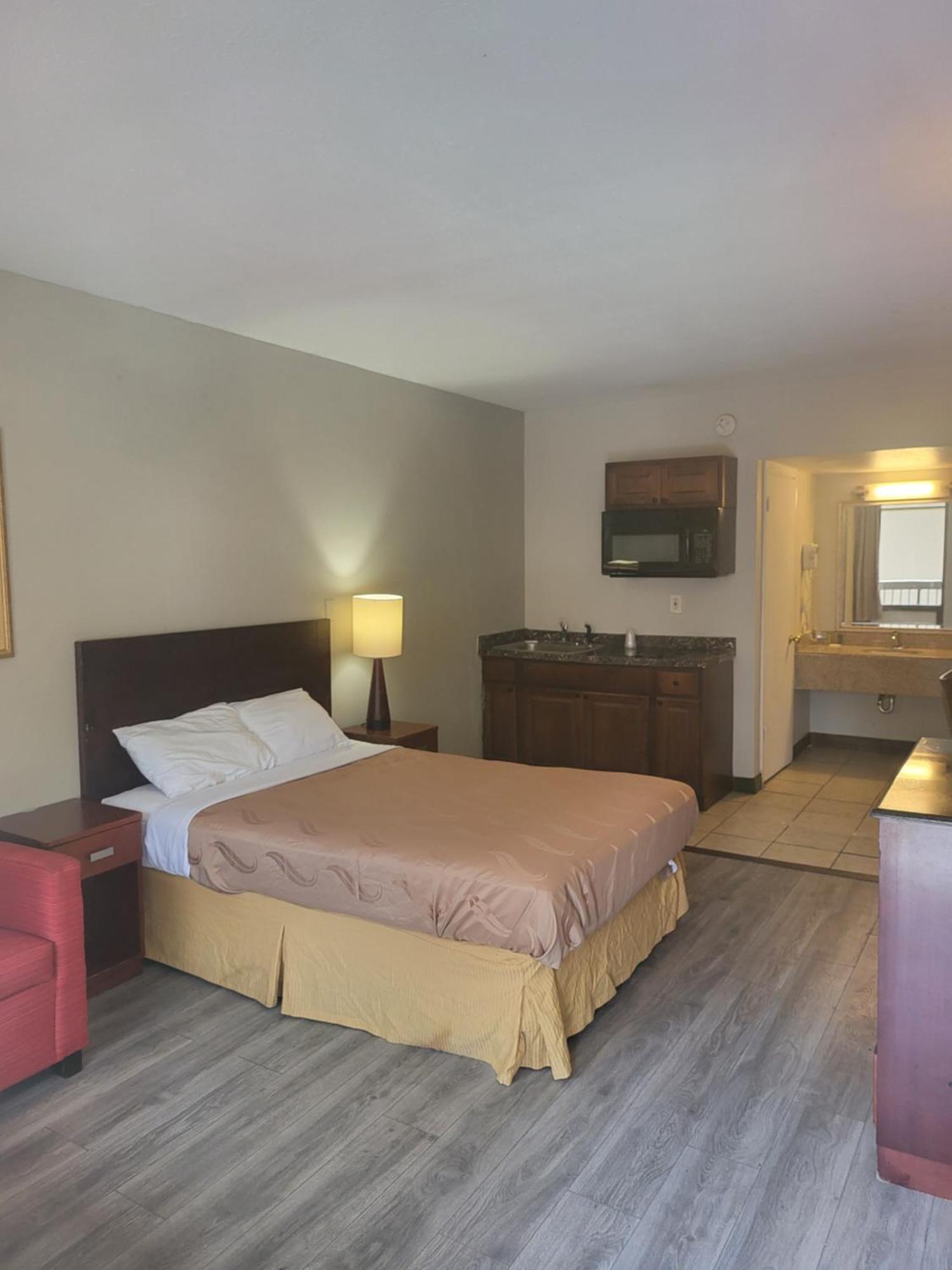 Baymont By Wyndham Williamsburg Hotel Exterior photo